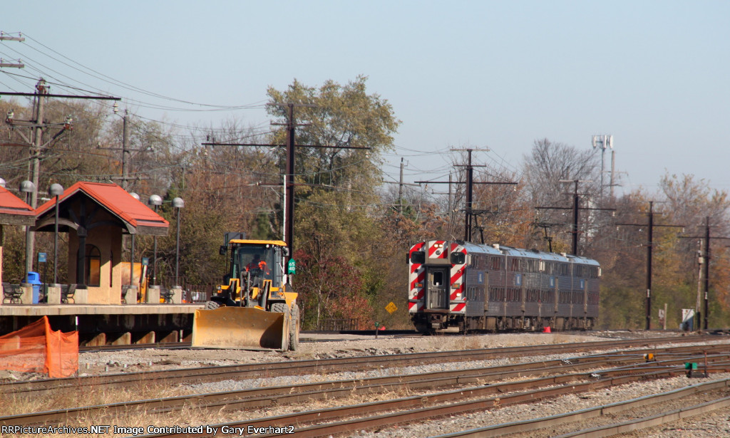 Approaching Southbound Metra Train #115 - 10:58 am